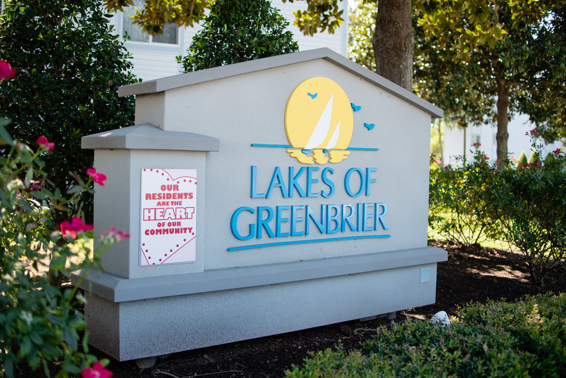 lakes of greenbrier sign