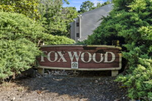 Foxwood Apartments sign