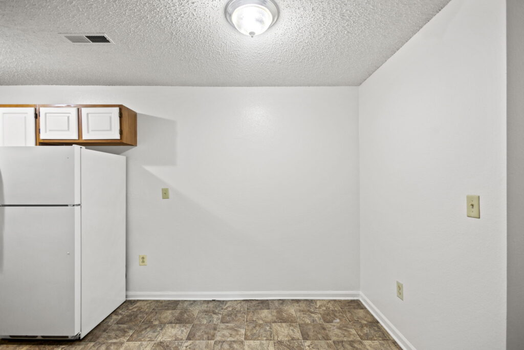 Mallard Cove Apartments Kitchen Dining space