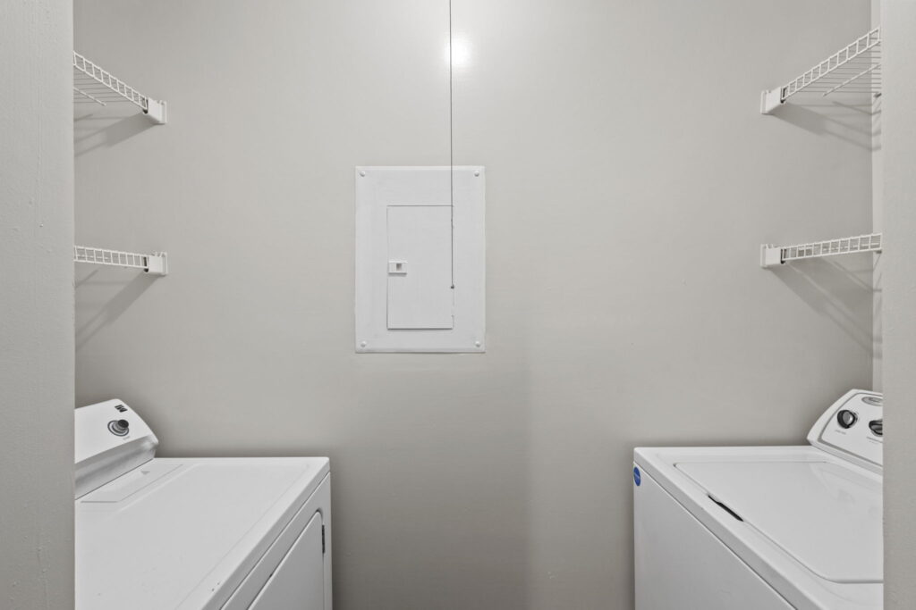 Quartermill Apartments laundry room with shelves